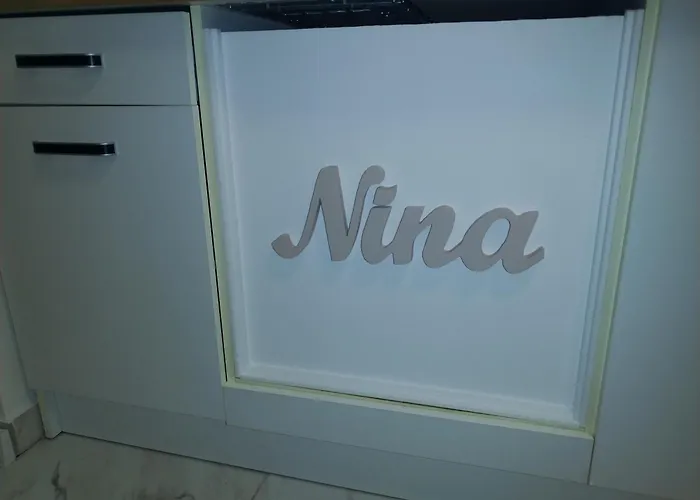 Nina Centar *